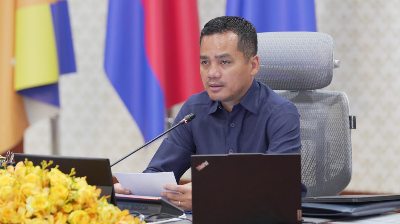 កិច្ចប្រជុំឆ្លងសេចក្តីព្រាងអនុក្រឹត្យស្ដីពីការគ្រប់គ្រងប្រព័ន្ធទិន្នន័យអតីតមន្ត្រីរាជការស៊ីវិល មន្ត្រីពន្ធនាគារ មន្ត្រីនគរបាលជាតិ និងកងយោធពលខេមរភូមិន្ទដែលត្រូវបានបណ្ដេញចេញពីក្របខ័ណ្ឌ